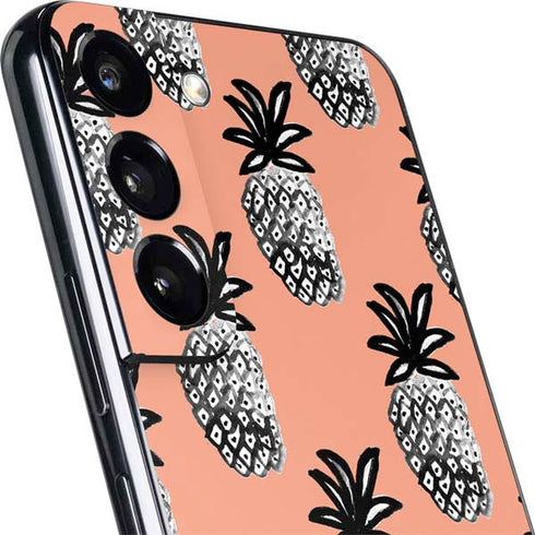 Bouffants and Broken Hearts Gray Scale Pineapple Galaxy S22 Skin